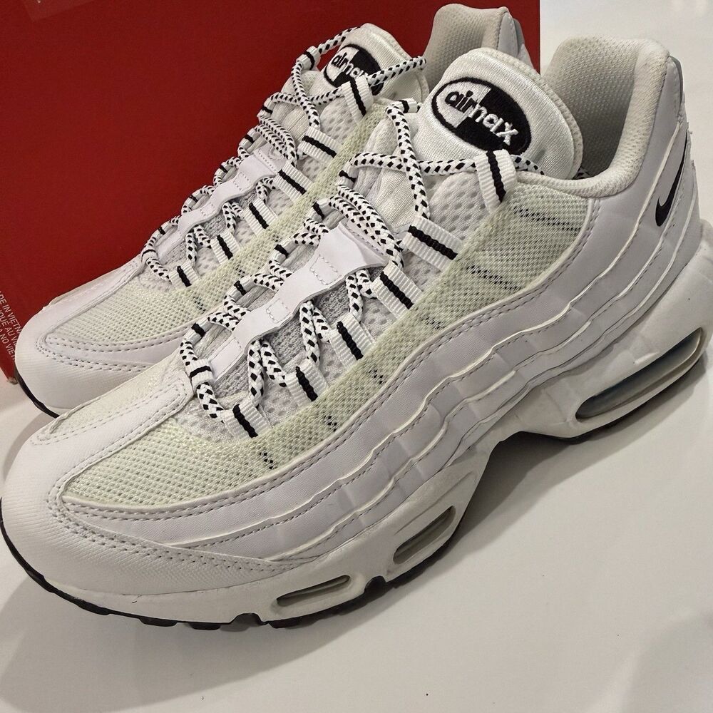 Nike Air Max 95 Black White Sneakers, Size 6.5 / 8W 609048-109
